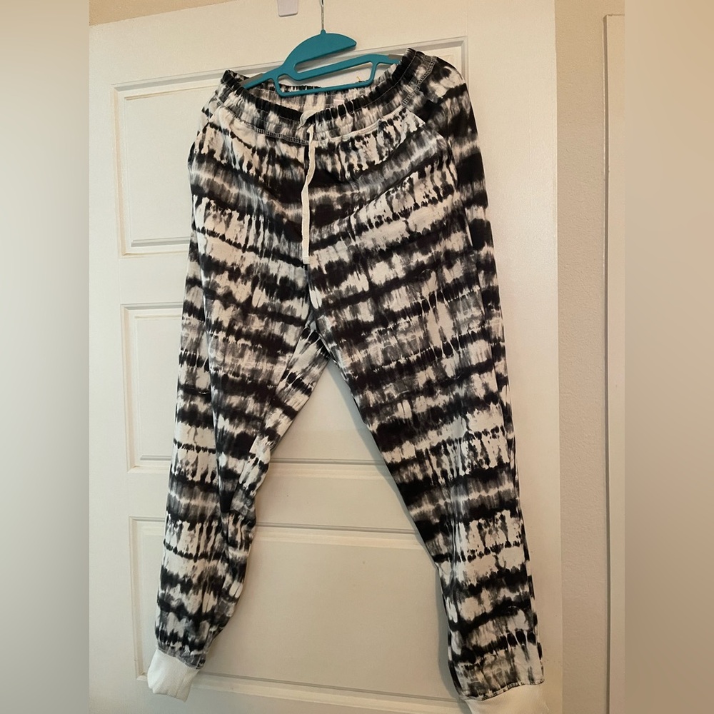 LuLaRoe Black and White Tie-Dye Joggers